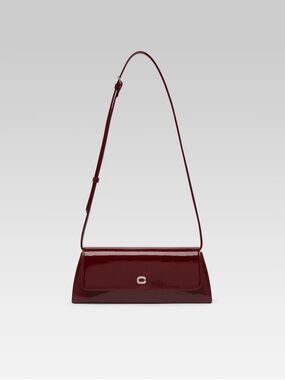 Madeleine - CAREL PARIS
Burgundy patent leather shoulder bag